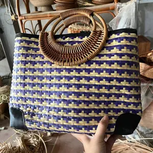 Bambu ve rattan çantalar moda dünyasına yeni bir yaşam sürüyor