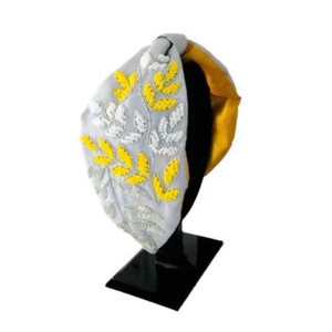 Diadema Elegante con Diseño de Bordado de Hojas en Estilo Nudo, Diadema con Silueta de Hojas Bordadas a Mano - Product Image 1
