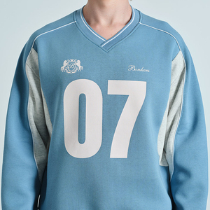 เสื้อสเวตเชิ้ตทรงบ็อกซี่ คอวี แขนจั๊มพ์ รุ่น 07 พิมพ์ลายวาร์ซิตี้ สำหรับผู้ชาย สไตล์สตรีทแวร์สุดเท่  รับสกรีนโลโก้ ผลิตจากผ้าคอตตอนผสม - Product Image 6