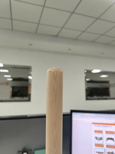 Manche de balai en bois de pin de qualité supérieure OEM/ODM - Surface lisse et polie, revêtement brillant - Product Image 5