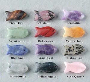 Tallados de Peces en Cristal de Jaspe Rojo al por Mayor |   Cuentas de Piedras Preciosas Naturales para la Elaboración de Joyas y Uso Metafísico - Product Image 2