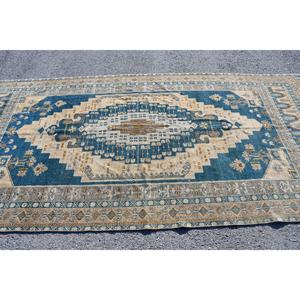 Alfombra Vintage de 5.4x11 pies, Alfombra Turca Grande, Alfombra de Lana a Cuadros Azul y Blanco - Product Image 3