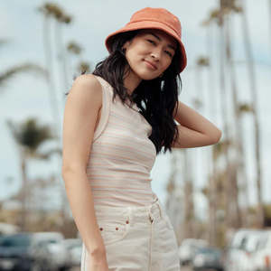 Sombreros de cubo impresos al por mayor OEM de mejor diseño en material de alta calidad con tamaño de logotipo personalizado y color de tendencia superior sombrero de cubo - Product Image 3