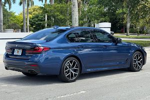BMW 530e xDrive AWD 2023 Usado en Excelentes Condiciones, Híbrido Enchufable - Product Image 2