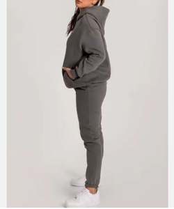 Conjunto de sudadera polar de 2 piezas para mujer personalizada de alta calidad Pantalones de joggers de moda con tops cortos de longitud - Product Image 4