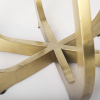 Table de salle à manger moderne en marbre blanc de haute qualité avec base en métal façonnée, finition laiton électroplaqué, pliable, 4 places