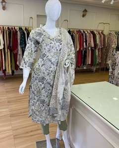 Traje de tela Maslin de alta calidad con pantalón cosido de trabajo impreso y Dupatta coordinada para uso diario festivo y de fiesta - Product Image 2