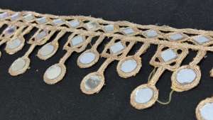 Ruban de broderie en verre réfléchissant de luxe, orné de dentelle et de miroirs, fabriqué à la main, écologique, pour vêtements ethniques et sacs de mariage - Product Image 2