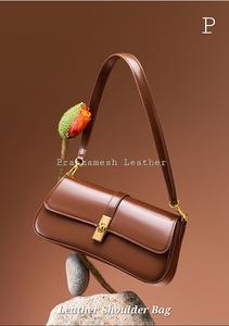 Sac à bandoulière en cuir à breloques convertibles Multi-Wear Sangles détachables Styles en cuir souple Élégance pratique Design polyvalent - Product Image 6