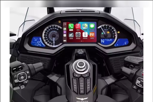 COMPRE LISTA PARA CONDUCIR 2026 Motocicleta Deportiva de Turismo Honda GL1800B Gold Wing en Venta - Product Image 2