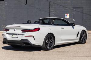 Auto Usado Premium 2023, B-MW M850i xDrive Convertible, Motor V8 Twin-Turbo de 523 hp, Tracción en las Cuatro Ruedas - Product Image 2