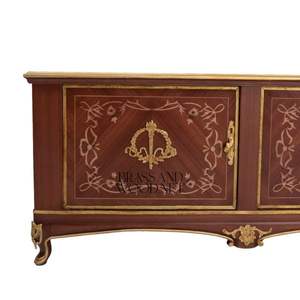 Mueble de TV Clásico de Madera de Lujo con Detalles Hechos a Mano - Product Image 5