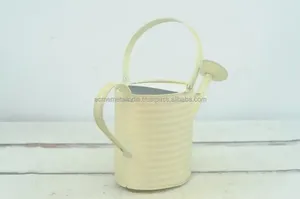 Regadera en lata galvanizada con acabado amarillo, perfecta para el cuidado de flores al aire libre, hoteles y restaurantes, herramienta de jardín elegante - Product Image 6