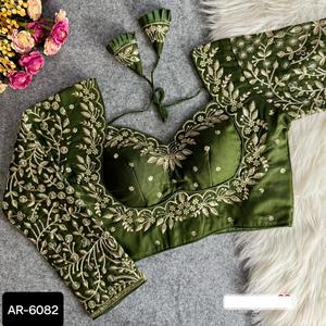 Collections de chemisiers de travail de broderie lourde de Style pakistanais indien couleur blanche Designer Georgette Saree avec travail de broderie de fil - Product Image 1