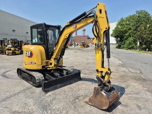 Miniexcavadora Usada 303.5E2 CR de 6 Toneladas para Construcción y Paisajismo con Motor y Caja de Cambios - Product Image 1
