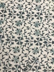 ผ้าฝ้ายพิมพ์ลายด้วยมือ ลายเถาวัลย์ดอกไม้ทั่วผืน สีเขียวอมฟ้าและเขียวเข้ม บนพื้นผ้าสีธรรมชาติ - Product Image 3