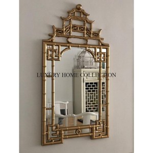 Cadre de miroir mural intemporel en métal antique avec motifs géométriques et travail du métal durable pour des accents polyvalents à la maison - Product Image 6