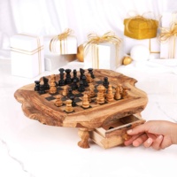 Jeu d'échecs artisanal en bois ArtisRaw avec rangement pour l'échiquier et pièces de tailles multidimensionnelles CG005-B pour les 10 ans et plus