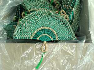 พัดลมมือสมุนทะเลเวียดนามจากโรงงาน Vigi ในราคาถูกเพื่อการระบายความร้อนและการตกแต่งด้วยสีที่แตกต่างกัน - Product Image 4