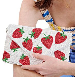Sac à main porté croisé à thème de Fruit perlé de graines blanches de fraises - Product Image 2