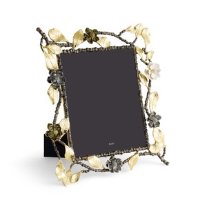 Cadre photo vertical à branches florales dorées avec feuilles et fleurs métalliques Cadre photo décoratif élégant inspiré de la nature - Product Image 6