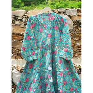 Vestido Midi Boho de Algodón Indio con Estampado en Bloques, Cuello en V, Botones y Mangas Abullonadas - Product Image 3