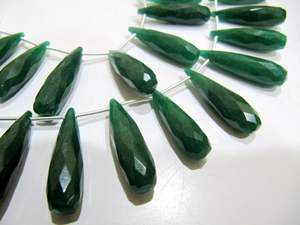 Esmeralda lágrima Briolette facetado Alta Calidad 1 pulgada de largo verde piedras preciosas cuentas 8 pulgadas hebra vendida por hebra EMINENT JEWEL - Product Image 2