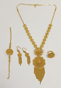 Offre d'usine directe nouvelle mode collier et boucle d'oreille plaqué or 24KT ensemble quatre grammes avec anneaux pour les fêtes et les anniversaires - Product Image 6