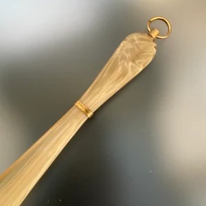 Rehausseur de chaussures en bois simple avec poignée en métal élégante, finition polie, design ergonomique pour un usage quotidien facile et confortable, en provenance d'Inde - Product Image 4