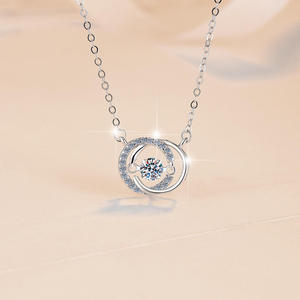 Collier pendentif circulaire entrelacé en argent sterling S925 avec moissanite flottante classique VVS de 0,50 ct, chaîne à maillons multicolores pour femmes - Product Image 4