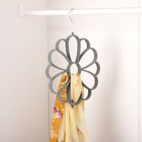 Nouvel arrivage de cintres en velours gris clair pour hijab organisateur écharpe fleur écharpe pour affichage en magasin