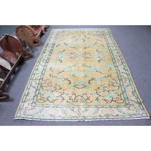 Alfombra Turca de 5.3x8.5 pies, Alfombra Vintage, Alfombra Amarilla con Diseño Floral de Lana - Product Image 1