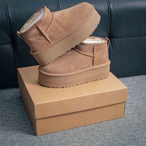 Bottes d'hiver imperméables classiques pour femmes, design élégant, doublure en peau de mouton, semelle en caoutchouc confortable, bottes plates pour la neige - Product Image 1