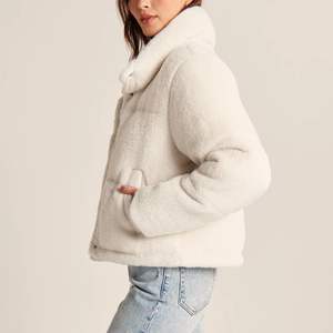 แจ็กเก็ตขนหนาแบบมีกระดุมสำหรับผู้หญิงเสื้อโค้ทผ้าขนแกะเชอร์ปาให้ความอบอุ่นสไตล์ทางการระบายอากาศผ้าฝ้ายทอลายทแยงสำหรับฤดูหนาว - Product Image 4