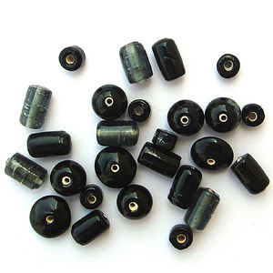 Mezcla de cuentas de vidrio transparente y opaco de color negro liso de primera calidad y elegante para hacer joyas disponibles a un precio razonable - Product Image 1