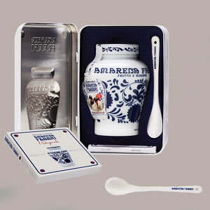 Fabbri Amarena Gift Set Caja de lata con cuchara y libro de recetas para regalar - Product Image 4