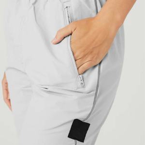 Pantalones Deportivos Cargo Ligeros para Mujer al por Mayor |   Pantalones Joggers Elásticos de Cintura Alta con Cintura Elástica y Bolsillos con Cremallera - Product Image 4