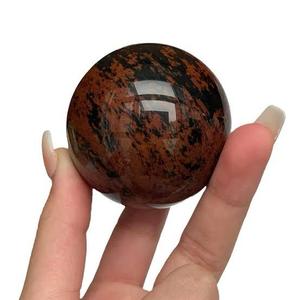 Vente en gros de sphère d'obsidienne en acajou rouge naturel Feng Shui sculpté boule de cristal de quartz poli AGATE pierre précieuse amour décoration de la maison - Product Image 6