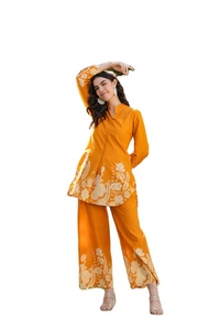 ชุดสายไฟสำหรับผู้หญิงชุดจับคู่2ชิ้นสำหรับฤดูร้อนชุดสายไฟทันสมัยทันสมัยออกแบบได้ตามต้องการ - Product Image 3