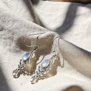 Boucles d'oreilles en argent sterling 925 faites à la main en pierre de lune bijoux de mariage vintage pour sa fête cadeau élégant - Product Image 5