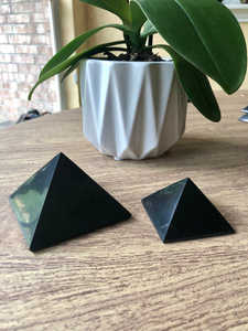 Natural venta al por Mayor ruso negro Shungite pirámide Reiki curación EMF protección energía cristal piedra preciosa tallada Feng Shui - Product Image 4