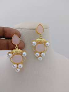 Ensemble de boucles d'oreilles pendantes en perles plaquées or Fusion moderne Design unique Bijoux de mode personnalisés en laiton lourd - Product Image 2