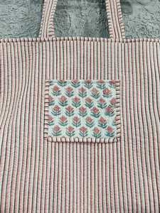 Bolso de mano bohemio de tamaño mediano Reversible con estampado floral de bloque de mano acolchado de algodón hecho a mano indio envío gratis en todo el mundo - Product Image 3