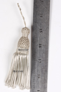 Borlas de Hilo Metálico Plateado Hechas a Mano, Borla Clerical para Vestimentas de Iglesia y Uso Decorativo - Product Image 4