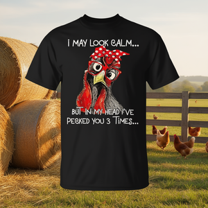 Camiseta promocional con estampado de pollo que puede parecer tranquilo - Product Image 3