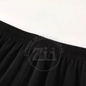 Uniforme de Fútbol para Adultos Transpirable de Nuevo Diseño con MOQ Bajo, 100% Poliéster, Etiqueta Privada, Servicio Personalizado OEM - Product Image 3