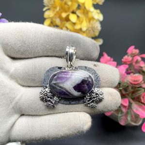 Venta al por mayor estilo bohemio artesiano colgante collar diseño único Natural púrpura amatista oxidado latón moda colgantes encantos - Product Image 5
