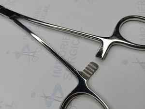 Instrumento quirúrgico de pinza vascular pediátrica diseñado específicamente para procedimientos vasculares delicados en pacientes pediátricos - Product Image 5