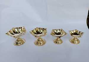 Fournisseur en vrac Laiton gravé Diya Devdas Huile Puja Lampe pour Home Festival Puja Cadeaux ou Célébrations Diwali - Product Image 3