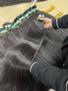 Cheveux humains bruts vietnamiens de qualité supérieure fabriqués à partir de 100% cheveux vierges non transformés soyeux, lisses, sans enchevêtrement et naturellement beaux. - Product Image 5